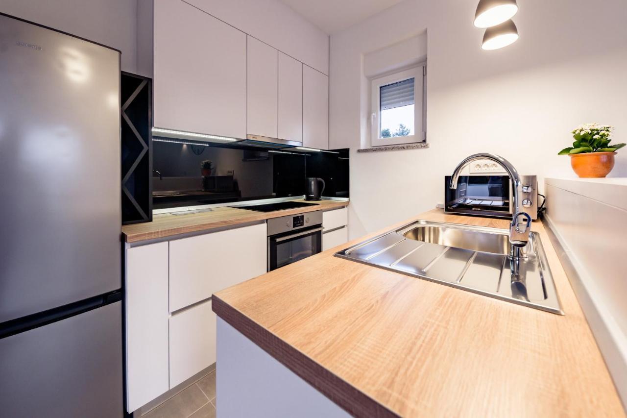 Apartmani Villa Zora Lopar Buitenkant foto